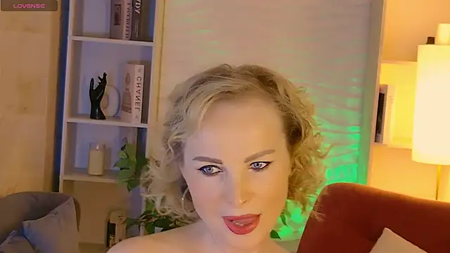Snapshot of Sandra_Kind chatting on April 2026 05:23:01 AM Sandra Kind online show from April 2026 05:23:01 AM