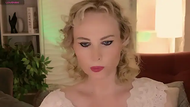 Snapshot of Sandra_Kind chatting on June 2026 05:23:02 AM Sandra Kind online show from June 2026 05:23:02 AM