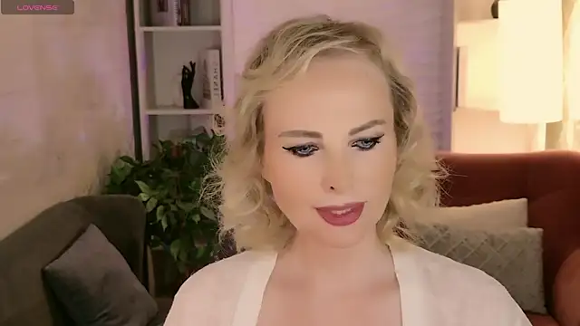 Snapshot of Sandra_Kind chatting on July 2026 05:23:02 AM Sandra Kind online show from July 2026 05:23:02 AM