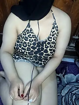 Snapshot of Roroo002 chatting on February 2025 11:53:02 PM Roroo002 online show from February 2025 11:53:02 PM