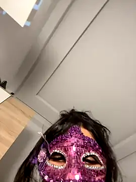 Snapshot of Roroo002 chatting on September 2025 08:14:01 PM Roroo002 online show from September 2025 08:14:01 PM