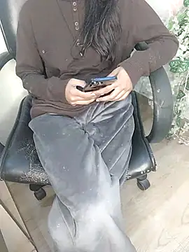 Snapshot of GOLDEN-BEAUTY chatting on February 2025 07:49:01 PM GOLDEN-BEAUTY online show from February 2025 07:49:01 PM