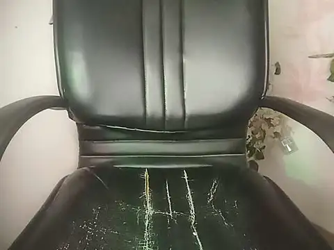 Snapshot of GOLDEN-BEAUTY chatting on March 2025 03:41:02 AM GOLDEN-BEAUTY online show from March 2025 03:41:02 AM