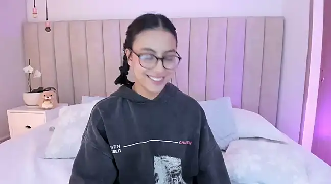 Snapshot of miss_martiina chatting on March 2025 02:10:01 AM miss martiina online show from March 2025 02:10:01 AM