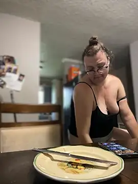 HTXBELLE online show from May 2026 10:26:01 PM