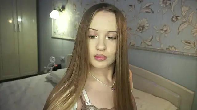 Snapshot of QuennaCoote chatting on June 2026 08:39:02 AM QuennaCoote online show from June 2026 08:39:02 AM