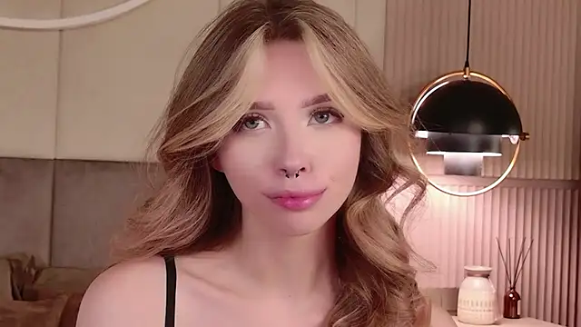 Snapshot of Sierra_Fane chatting on July 2026 10:39:01 AM Sierra Fane online show from July 2026 10:39:01 AM