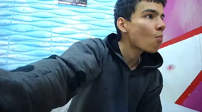 seigfried0 online show from March 2025 07:58:02 PM