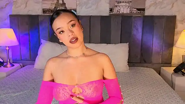 Snapshot of LiaHilton2 chatting on November 2025 02:32:01 PM LiaHilton2 online show from November 2025 02:32:01 PM