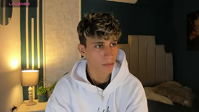 Allex Cano online show from March 2025 03:08:01 AM