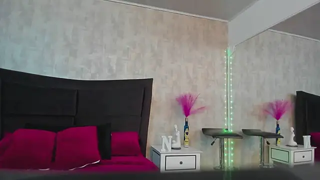 NahomyCarther online show from May 2026 02:06:02 AM