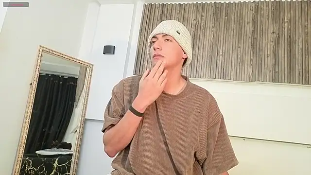 Snapshot of aron_and_paula chatting on September 2025 02:24:02 AM aron and paula online show from September 2025 02:24:02 AM