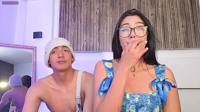 Snapshot of aron_and_paula chatting on September 2025 05:10:02 AM aron and paula online show from September 2025 05:10:02 AM