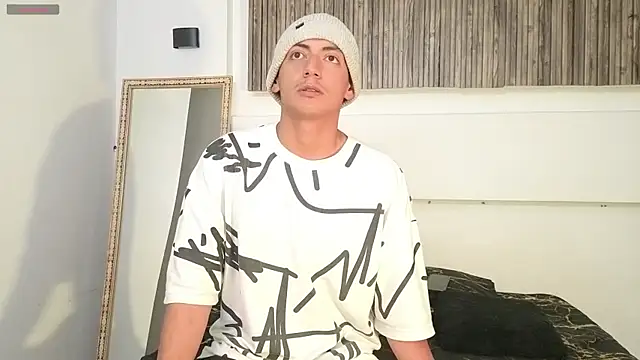 Snapshot of aron_and_paula chatting on September 2025 02:48:02 AM aron and paula online show from September 2025 02:48:02 AM