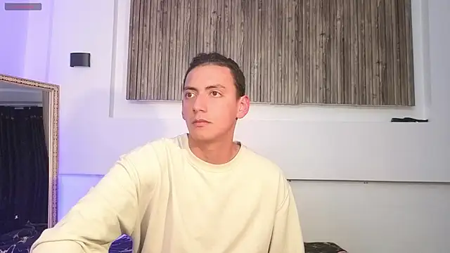 Snapshot of aron_and_paula chatting on October 2025 04:32:01 AM aron and paula online show from October 2025 04:32:01 AM