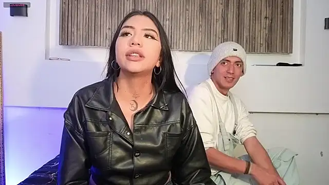 Snapshot of aron_and_paula chatting on October 2025 05:30:01 AM aron and paula online show from October 2025 05:30:01 AM