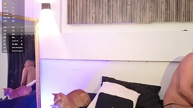 Snapshot of aron_and_paula chatting on October 2025 05:08:02 AM aron and paula online show from October 2025 05:08:02 AM