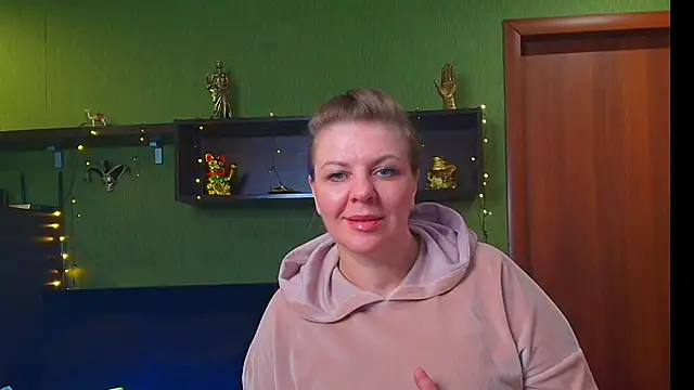 VeronikawGold online show from April 2026 07:53:01 PM