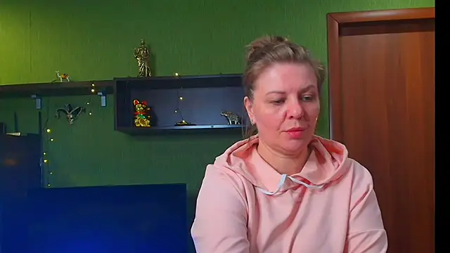 VeronikawGold online show from April 2026 08:57:02 PM
