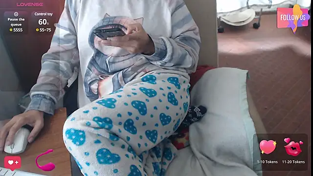 Snapshot of Sexyqueen_mature_ chatting on March 2025 02:51:02 PM Sexyqueen mature online show from March 2025 02:51:02 PM