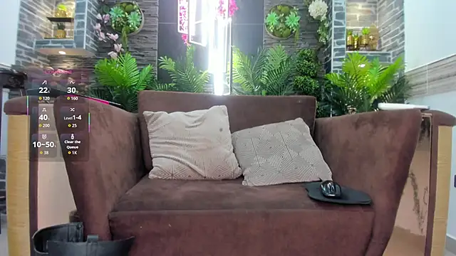 Snapshot of Theravenlux chatting on October 2025 08:20:01 PM Theravenlux online show from October 2025 08:20:01 PM