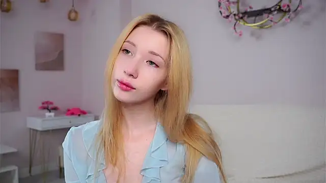 Snapshot of SunnivaCovil chatting on March 2026 03:07:02 PM SunnivaCovil online show from March 2026 03:07:02 PM