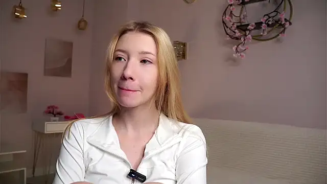 Snapshot of SunnivaCovil chatting on March 2026 02:33:01 PM SunnivaCovil online show from March 2026 02:33:01 PM