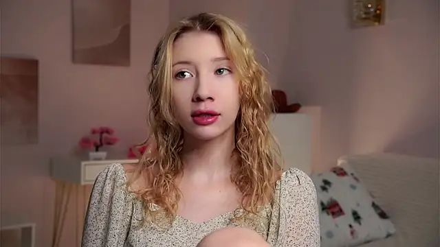 Snapshot of SunnivaCovil chatting on April 2026 02:47:02 PM SunnivaCovil online show from April 2026 02:47:02 PM