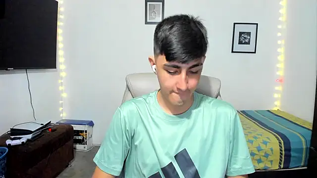 Snapshot of babymaik chatting on September 2025 05:25:02 PM babymaik online show from September 2025 05:25:02 PM