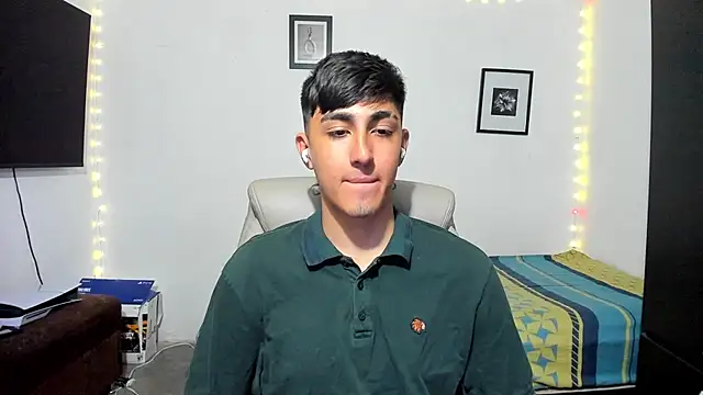 Snapshot of babymaik chatting on October 2025 08:38:02 PM babymaik online show from October 2025 08:38:02 PM