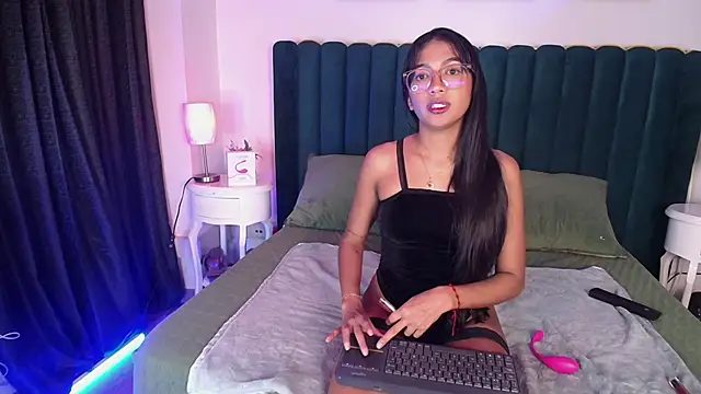 Snapshot of Tyla_Ks chatting on February 2025 10:31:02 PM Tyla Ks online show from February 2025 10:31:02 PM