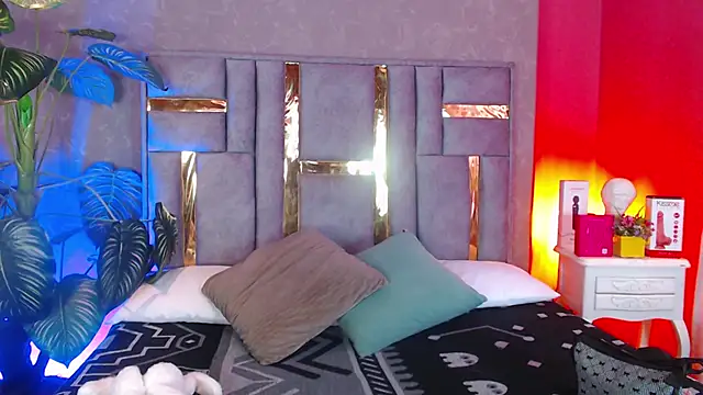 Snapshot of Tyla_Ks chatting on December 2025 08:48:02 PM Tyla Ks online show from December 2025 08:48:02 PM