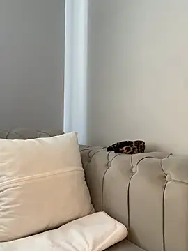 laraaaaaa online show from February 2026 07:47:01 AM