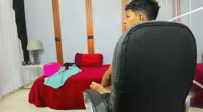 Snapshot of leslieanddrako chatting on March 2025 10:27:02 PM leslieanddrako online show from March 2025 10:27:02 PM