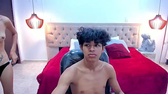 Snapshot of leslieanddrako chatting on November 2025 10:56:01 PM leslieanddrako online show from November 2025 10:56:01 PM