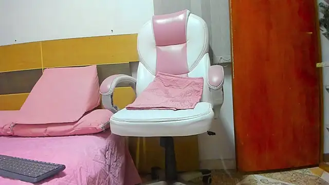 Snapshot of abigail_fx chatting on March 2025 03:05:02 AM abigail fx online show from March 2025 03:05:02 AM