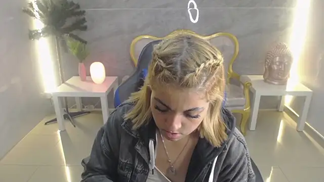 lili conor s online show from March 2025 08:32:02 PM