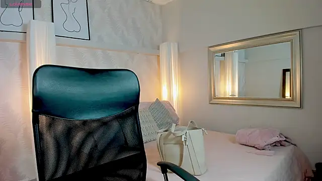 Lucia Brown  online show from November 2025 06:19:02 PM