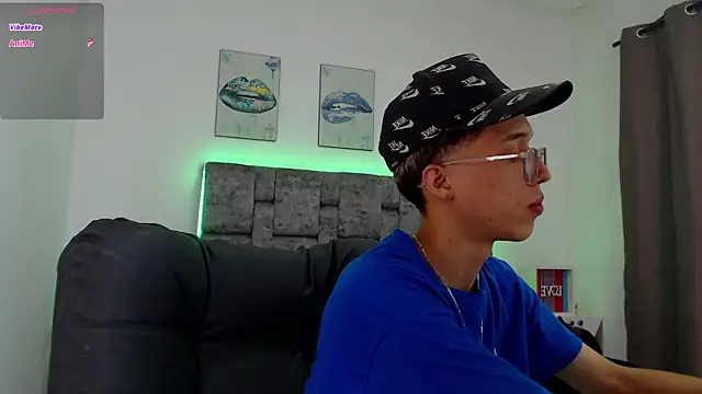 Snapshot of skinny_bigcock02 chatting on November 2025 10:23:02 PM skinny bigcock02 online show from November 2025 10:23:02 PM