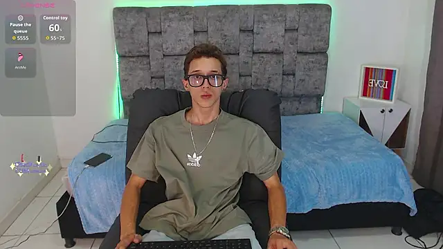 Snapshot of skinny_bigcock02 chatting on February 2026 09:42:01 PM skinny bigcock02 online show from February 2026 09:42:01 PM