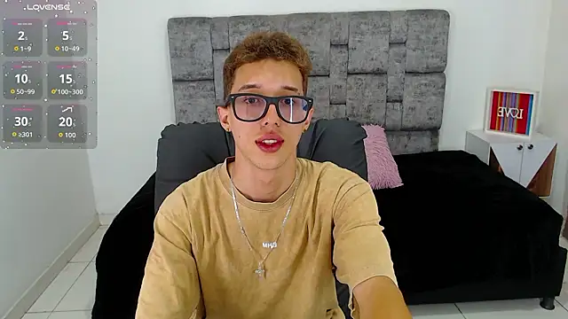 Snapshot of skinny_bigcock02 chatting on February 2026 09:35:02 PM skinny bigcock02 online show from February 2026 09:35:02 PM