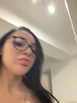 Mia Splash online show from December 2025 03:19:02 PM