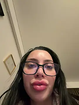 Mia Splash online show from February 2026 10:19:01 PM