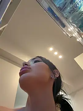 Mia Splash online show from May 2026 07:32:02 PM