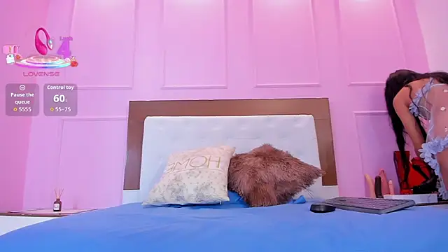 Snapshot of SOPHIATRISTA chatting on September 2025 12:27:02 PM SOPHIATRISTA online show from September 2025 12:27:02 PM