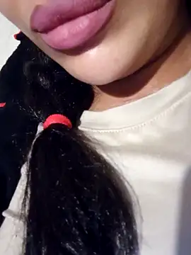 Sexlove1xo online show from November 2025 04:33:01 PM