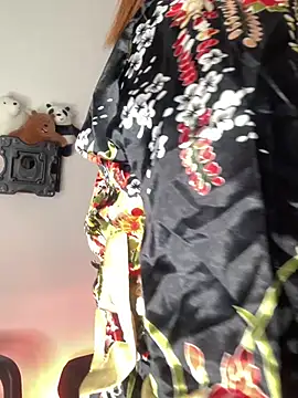 Snapshot of Leah_yuah_ chatting on March 2025 04:17:02 AM Leah yuah online show from March 2025 04:17:02 AM