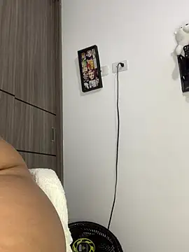 Snapshot of Leah_yuah_ chatting on March 2025 01:25:02 PM Leah yuah online show from March 2025 01:25:02 PM