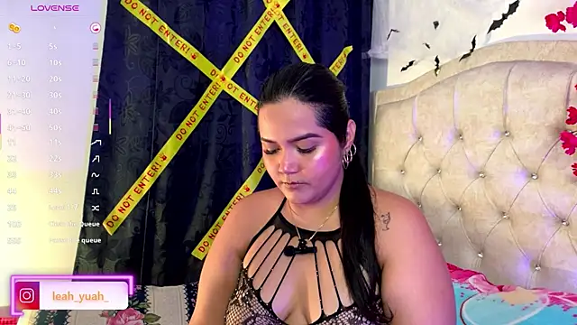 Snapshot of Leah_yuah_ chatting on October 2025 04:37:02 AM Leah yuah online show from October 2025 04:37:02 AM