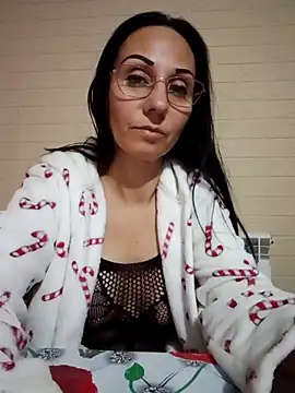 Snapshot of Ramona870 chatting on February 2025 11:48:01 PM Ramona870 online show from February 2025 11:48:01 PM